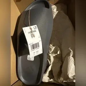 adidas Originals | Shoes | Size 4 Yeezy Slide Brand New 
